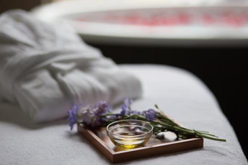 a tray with a bowl of flowers and a candle at Karuizawa Prince Hotel East in Karuizawa