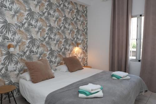 Sunny 3 bedroom sleeps 5 Walking distance beach transport restaurants and supermarkets Torreblanca Fuengirola