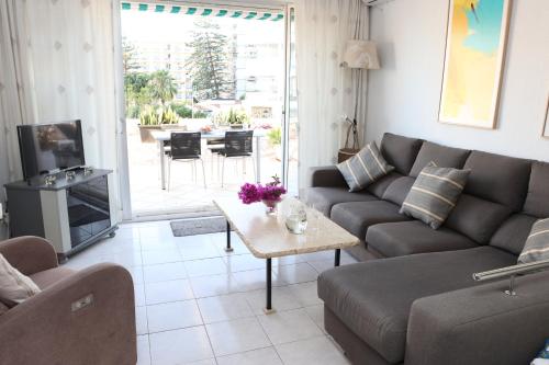 Sunny 3 bedroom sleeps 5 Walking distance beach transport restaurants and supermarkets Torreblanca Fuengirola