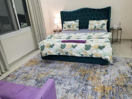 Ένα ή περισσότερα κρεβάτια σε δωμάτιο στο Magnificent 5 bedroom apartment near Al-Khan Beach