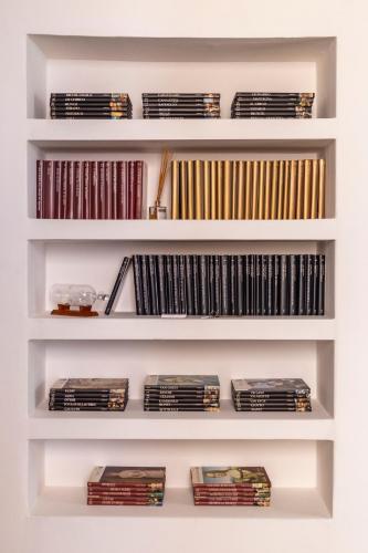 a shelf full of cds and albums at Tosti 79 in Formia