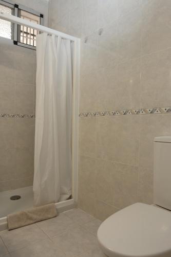 Sunny 3 bedroom sleeps 5 Walking distance beach transport restaurants and supermarkets Torreblanca Fuengirola