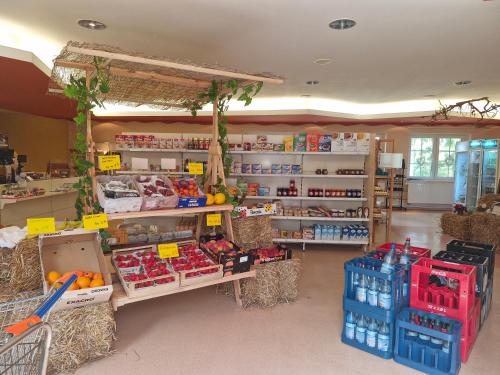 a grocery store with fruits and vegetables on display at Landidyll Monte Gristow in Mesekenhagen