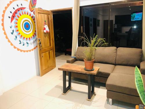 Χώρος καθιστικού στο Kays Jungle beach House
