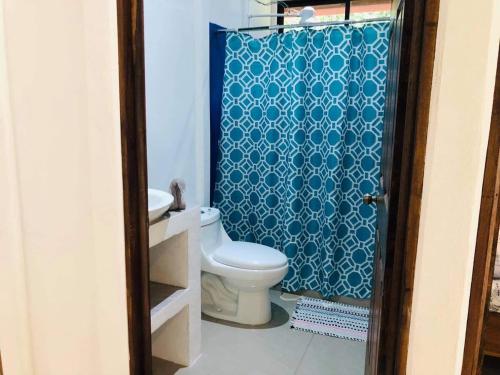 Ένα μπάνιο στο Kays Jungle beach House