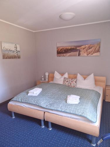 a bedroom with a bed with two towels on it at Landidyll Monte Gristow in Mesekenhagen