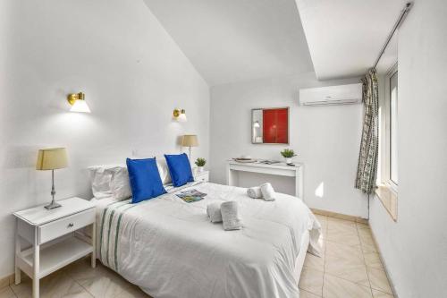 Villa Pinheiro Oura by Villa Plus