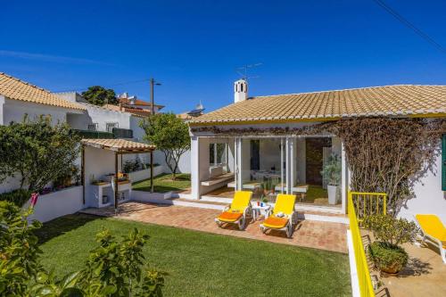 Villa Pinheiro Oura by Villa Plus
