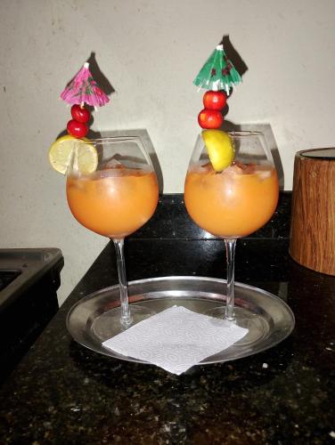 two cocktails sitting on a tray on a table at Paraiso Hortensia Ecolodge in Santiago de los Caballeros