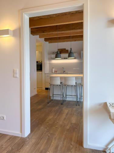 a kitchen and dining room with a table and chairs at Landhaus Jarnitz in Ralswiek