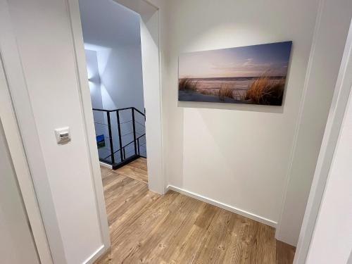 a hallway with a painting on a wall at Landhaus Jarnitz in Ralswiek