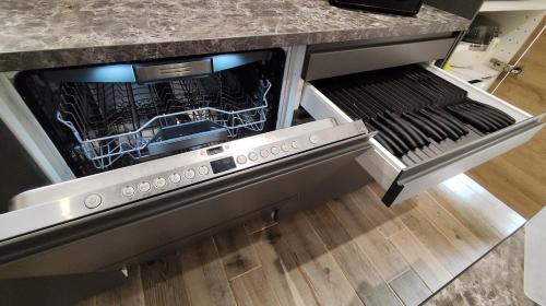 Dapur atau dapur kecil di Logement avec jardin et jacuzzi privé au cœur de la Provence pour 2 adultes 1 enfant classé 4 étoiles