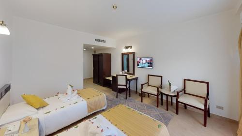 Ένα ή περισσότερα κρεβάτια σε δωμάτιο στο Falcon Naama Star Hotel