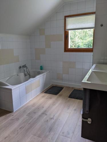 Photo de la galerie de l'établissement Villa, close to lake, pool, enclosed garden, quiet, à Thonon-les-Bains