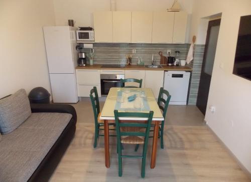 Η κουζίνα ή μικρή κουζίνα στο Apartman Činpiko