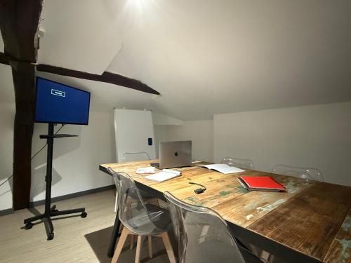 Μια τηλεόραση ή/και κέντρο ψυχαγωγίας στο Studio 3 - Cinéma Sport Parking - DABNB