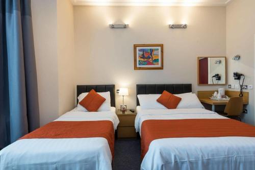 En-Suite Double Room with Extra Bed