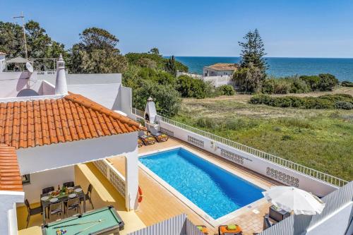 Villa Marrachinho by Villa Plus