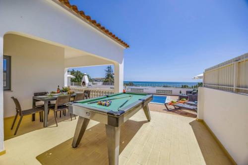Villa Marrachinho by Villa Plus