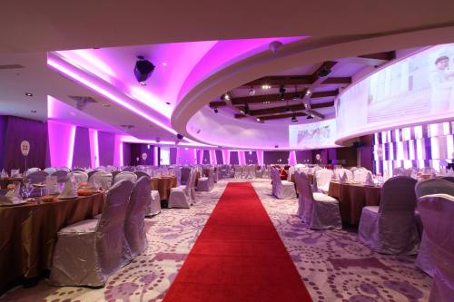 a banquet hall with tables and chairs and a red carpet at Beitou Hot Spring Resort in Taipei