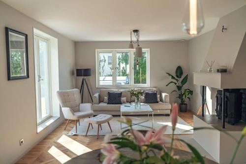 Galería fotográfica de Luxury villa in Täby with large pool en Täby