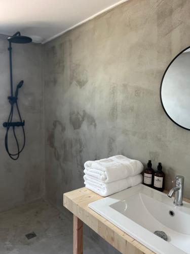 a bathroom with a white sink and a mirror at La Casa M-maison idéale pour groupes familles amis 12 personnes au calme avec piscine in Sainte-Hélène