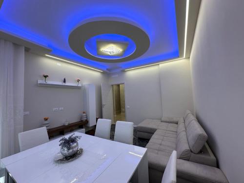 Posezení v ubytování Blue Line Apartment