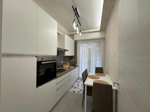 Kuchyň nebo kuchyňský kout v ubytování Blue Line Apartment
