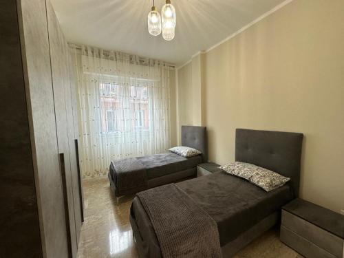 Postel nebo postele na pokoji v ubytování Blue Line Apartment
