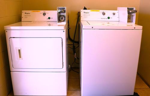 two machines are sitting next to each other at Magic Key - Near Disney in Kissimmee