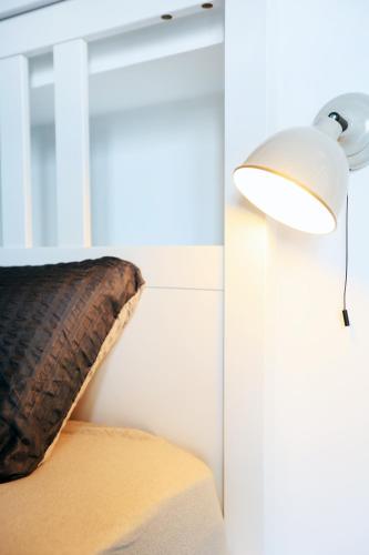 a bedroom with a bed with a lamp and a pillow at ADAC Segel Traumblick auf den See in Möhnesee