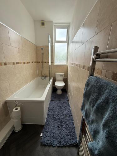 O baie la Leeds Serviced Accommodation - Apartments - 3 Bed House-Close To Centre -M621 & M1 - Contractors - Business Travellers - Families