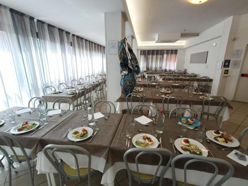 Εστιατόριο ή άλλο μέρος για φαγητό στο Hotel Chris
