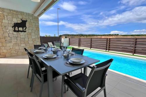 Πισίνα στο ή κοντά στο Modern villa with private pool at Golf Vistabella