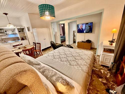 Μια τηλεόραση ή/και κέντρο ψυχαγωγίας στο TRAVELLERS VILLA GADDAFI Agios Gordios
