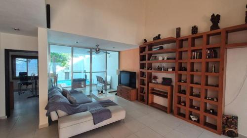 a living room with a couch and a television at Casa Coco in Valladolid