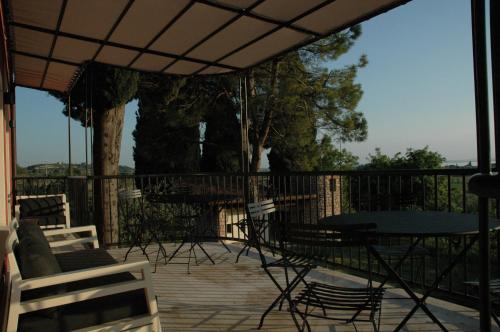 a patio with a table and chairs on a deck at Agriturismo Tenuta la Pergola in Bardolino