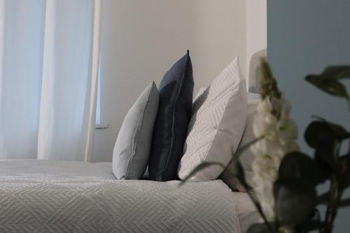 a group of pillows on a bed in a bedroom at Stylish Newcastle Stay- Free Private Parking - Ideal for Groups, Families & Work Stays in Newcastle upon Tyne