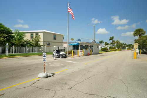 Gambar di galeri bagi Nettles Island 2018 di Jensen Beach