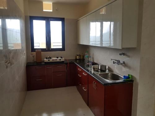 Η κουζίνα ή μικρή κουζίνα στο Aditya villa