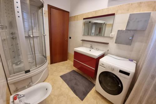 a bathroom with a washing machine and a sink at Holiday House ARAGONA in Cupello
