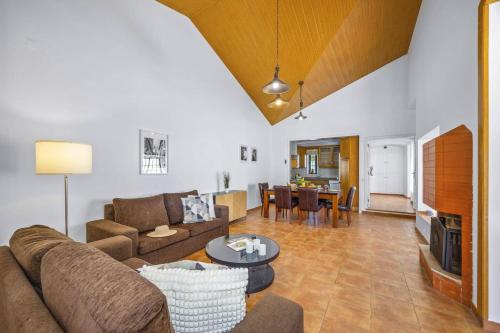Villa Maralinda by Villa Plus