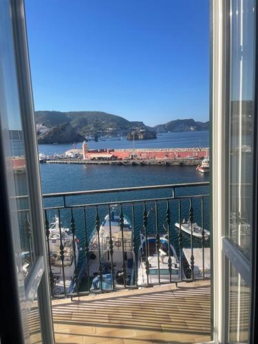 Gallery image of Agenzia Isotur LOCANDA NONNA GIULIA 32 VISTA MARE - Soppalcata in Ponza
