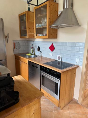 a kitchen with a sink and a stove top oven at Privatzimmer in 4 Zimmer EG Wohnung in Altchemnitz in Chemnitz