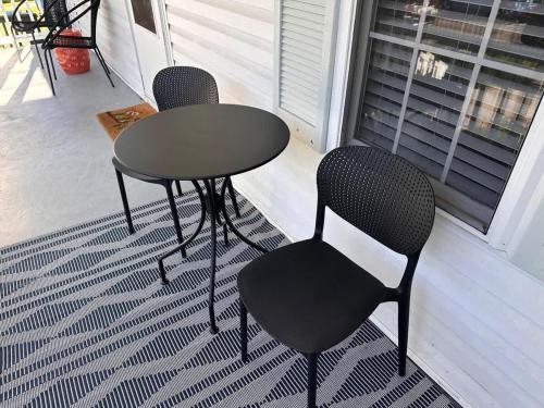 three chairs and a table and a table and chairs at Orange Crush Cottage- Downtown Beaches & Dining in Wilmington