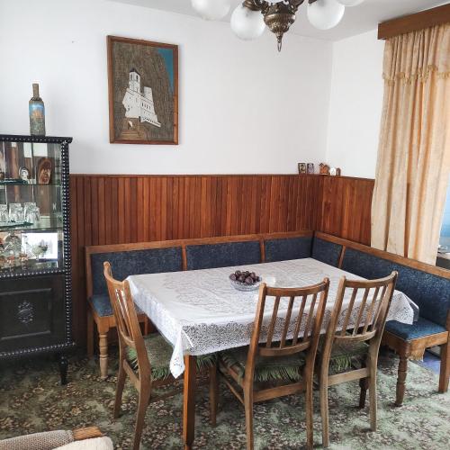 a dining room with a table and some chairs at Porodična Oaza Kosjerić - Family House in Kosjerić