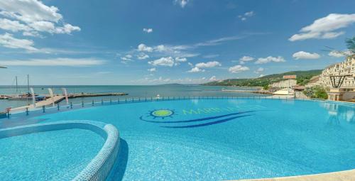 Swimmingpoolen hos eller tæt på Sea View Apartment C 514