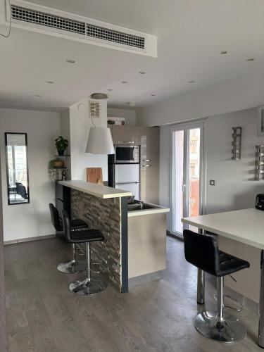 Beau studio climatisé très proche de la mer