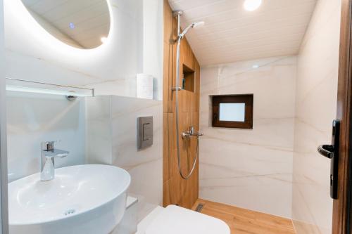 Koupelna v ubytování Urban Five #5 - Stylish One-bedroom apartments with Kitchen & Parking