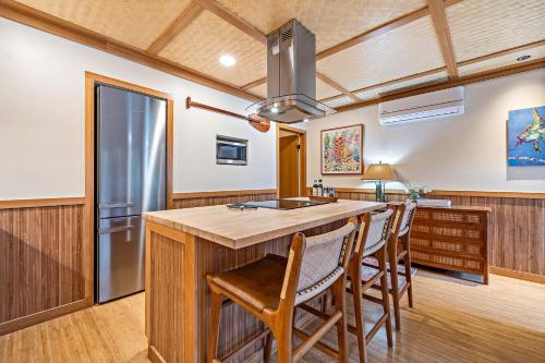 Una cocina o zona de cocina en Kihei Kai Oceanfront Condos